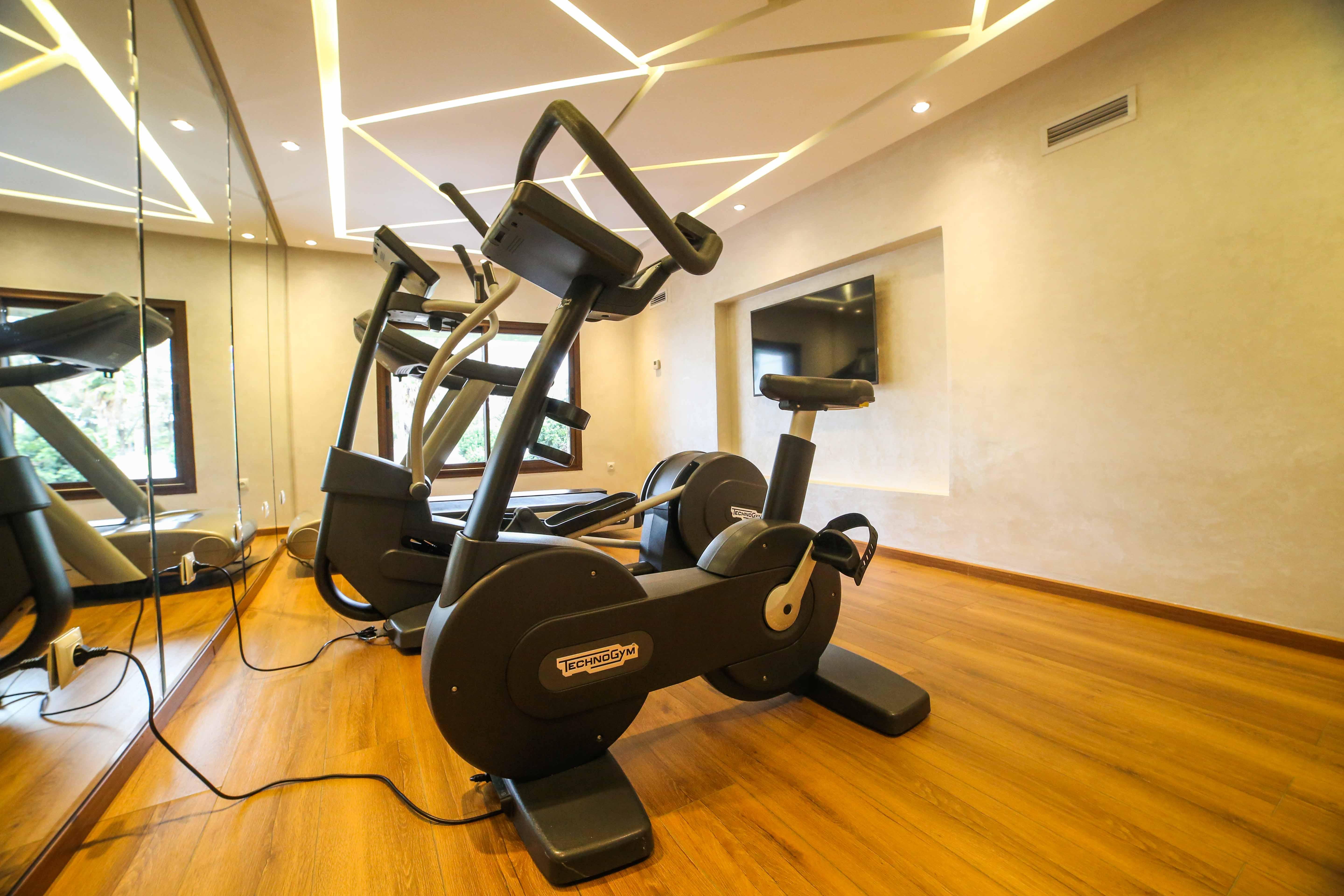 Suite Hotel Casa Diamond Casablanca Bagian luar foto The gym at the hotel
