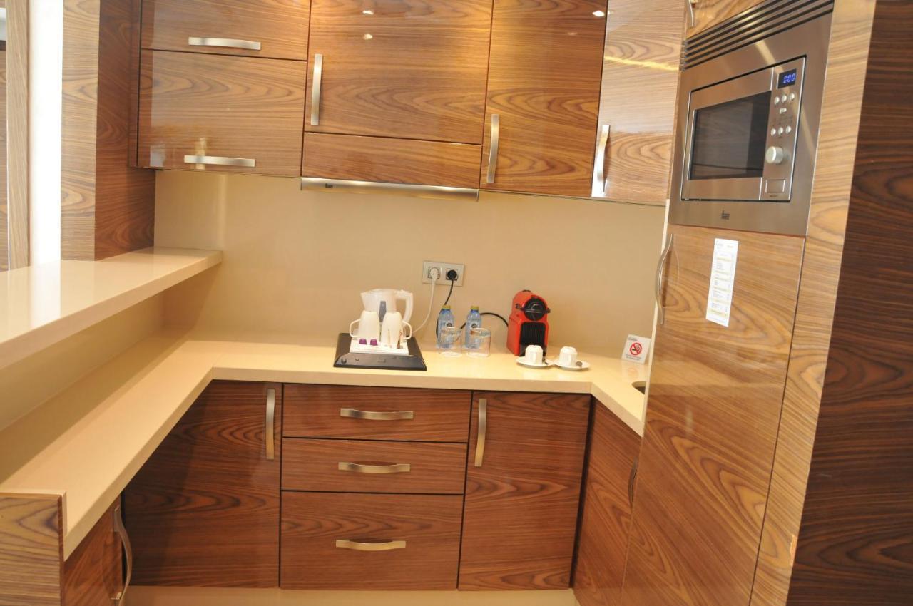 Suite Hotel Casa Diamond Casablanca Bagian luar foto A private kitchen in a suite
